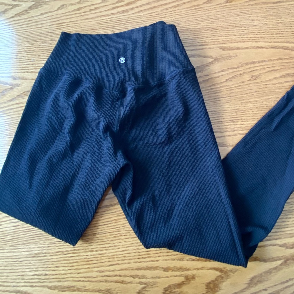 Buffbunny black leggings in ribbed material